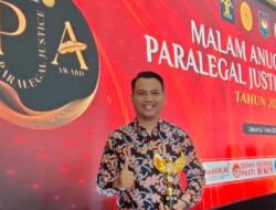 Perwakilan Kota Mojokerto Lurah Gununggedangan Peroleh Penghargaan Paralegal Justice Award 2023