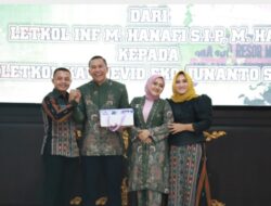 Pisah sambut Letkol Inf Hanafi dan Letkol Kav David Eko Junanto Dandim 0814 oleh Bupati Jombang