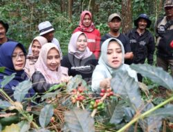 Bertemu Petani Kopi Bupati Mojokerto Harapkan Kemajuan Ekonomi Kerakyatan