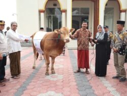 Idul Adha 1444 H, Bupati Mojokerto serahkan 22 Hewan Kurban