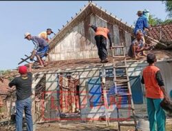 Menyambut Hari Kemerdekaan Indonesia, Shiddiqiyyah Berikan Bantuan Bedah Rumah Warga Kabuh
