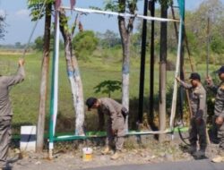 Satpol PP Kabupaten Nganjuk Tertibkan Baliho Dan Spanduk Rusak