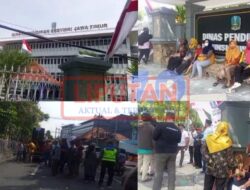 Kantor Dinas Pendidikan Jawa Timur Di Demo Orang Tua Siswa