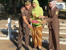 Kejari Kabupaten Nganjuk Ziarah Ke TMP Yudha Pralaya
