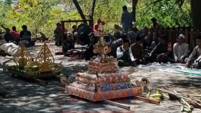 Warga Gelar Sedekah Bumi di Punden Dusun Terong Bangi Desa Kandangan Cerme