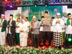 Polres Jombang Bersholawat Ribuan Masyarakat Hadiri Tabligh Akbar