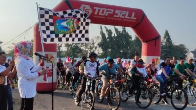 Bupati Mundjidah Wahab Berangkatkan Peserta Sepeda Sehat Lingkup Pemkab Jombang
