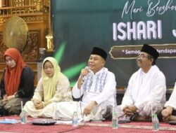PJ Bupati Jombang Sugiat Hadiri Peringatan Maulid Nabi Muhammad SAW 1445 H Di Masjid Baitul Mukminin