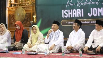 PJ Bupati Jombang Sugiat Hadiri Peringatan Maulid Nabi Muhammad SAW 1445 H Di Masjid Baitul Mukminin