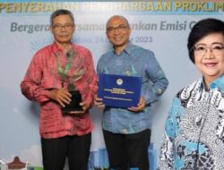 Trophy Penghargaan ProKlim Utama Untuk Jombang