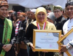 Pj Bupati Jombang Terima Penghargaan Di Hari Jadi Ke 78 Jatim