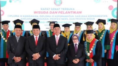 Pj Bupati Jombang Hadiri Wisuda Stikes Pemkab Dan Berikan pesan Pada 234 Wisudawan Wisudawati