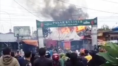 Kebakaran Hanguskan 10 Rumah di Pasar Kuliner Padang Panjang