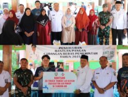 Pj Bupati Jombang Serap Aspirasi Dan Salurkan Bantuan Sosial