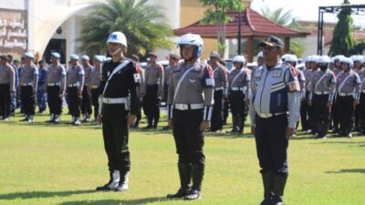 Pj Bupati Jombang Pimpin Apel Gelar Pasukan Operasi Lilin 2023