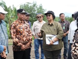 Pj Bupati Jombang Dampingi Rombongan Kementerian LHK RI Tinjau DAM Yani Di Dusun Budugsidorejo