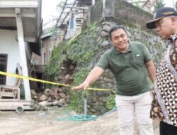 PJ Bupati Jombang Tinjau Langsung Rumah Yang Terdampak Bencana Tanah Gerak