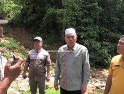 Tinjau Jembatan Putus Rura Patontang, Bupati Hamsuardi Desak Segera Kerjakan Jembatan Permanen