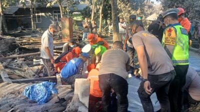 Polri Terjun Langsung Bantu Korban Bencana Gunung Api Lewotobi Laki-Laki di NTT
