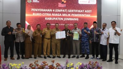 Penyerahan 4 Sertifikat Aset Ruko Citra Niaga Milik Pemkab Jombang