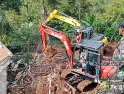 Dinas PUPR Jombang Kerahkan Alat Berat Bantu Evakuasi Longsor Wonosalam