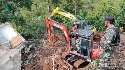 Dinas PUPR Jombang Kerahkan Alat Berat Bantu Evakuasi Longsor Wonosalam