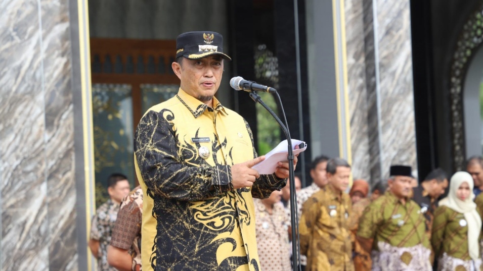 Apel Perdana tahun 2025 dipimpin oleh Pj Bupati Jombang Dr. Drs. Teguh Narutomo M.M. Dilapangan Pemkab Jombang, Kamis (2/1/2025)