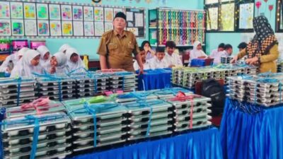 Program Makan Bergizi Gratis di SDN Larangan Kecamatan Candi Sidoarjo Senin (6/1/2024)