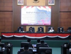 Rapat Paripurna, DPRD Kabupaten Jombang mengumumkan penetapan Paslon Bupati dan Wakil Bupati Terpilih 2025-2030