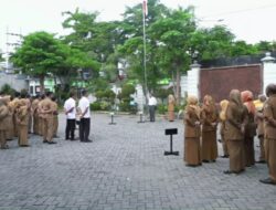 Sekdakab Jombang Agus Purnomo Pimpin Apel di Kantor Disdikbud Jombang