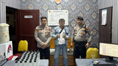 Kedapatan Jual 50 Botol Miras, Polisi Amankan Penjual Miras Ilegal di Dawarblandong