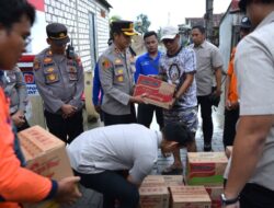 Kapolres Gresik Salurkan Bantuan Sosial Bagi Warga Terdampak Banjir di Benjeng