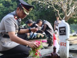 Jelang HUT Bhayangkara Polres Mojokerto Kota Ziarah dan Tabur Bunga Di Taman Makam Pahlawan
