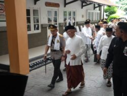 Peringati HUT Bhayangkara, Kapolri Ziarah ke Makam Gus Dur di Tebuireng Jombang