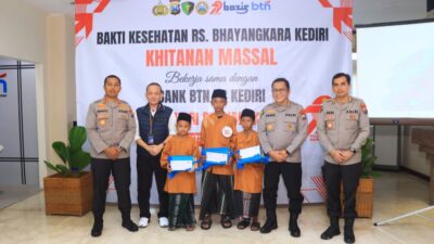 Sambut Hari Bhayangkara 79, Polres Kediri Kota Bersama RS Bhayangkara Kediri Dan Bank BTN Gelar Khitanan Gratis 