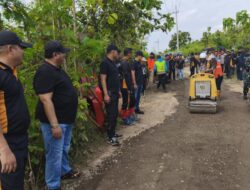 Bupati Jombang Warsubi Tinjau Jalan Rusak Kedungdendeng, Anggarkan Rp 2 Miliar untuk Perbaikan