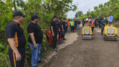 Bupati Jombang Warsubi Tinjau Jalan Rusak Kedungdendeng, Anggarkan Rp 2 Miliar untuk Perbaikan