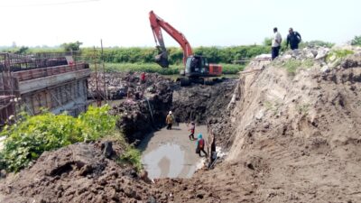 Proyek Pembangunan Jembatan Tinggar Buntut II di Bangsal Mojokerto Dimulai, Warga Sambut Dengan Antusias