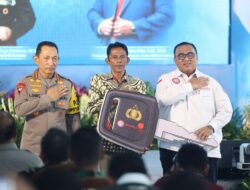Kapolri Salurkan 1000 paket Sembako Untuk Warga di Nganjuk