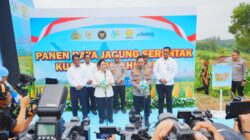 Panen Raya Jagung di Bekasi, Kapolri Salurkan Alsintan dan Sembako untuk Kelompok Tani dan Masyarakat