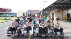 Wujud Kepedulian dan Kebersamaan, Kapolres Mojokerto kota Bersilaturahmi dan Makan Bersama Tukang Becak, Ojol, serta Jukir