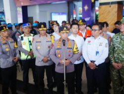 Tinjau Stasiun Surabaya Gubeng, Kapolri Instruksikan Beri Pelayanan Maksimal ke Pemudik