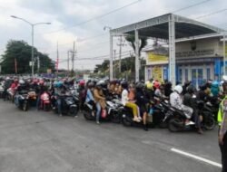 Puncak Mudik, Polres Pelabuhan Tanjungperak Lakukan Rekayasa Lalu Lintas di Suramadu