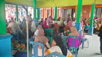 Distribusi Bantuan Pangan di Desa Dukuhngarjo Disambut Antusias, 409 KK Terima Beras dan Minyak Goreng