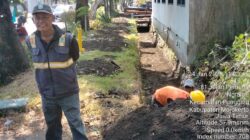Normalisasi Drainase Sepanjang Jalan Pemuda Mojosari Kabupaten Mojokerto Mulai Dikerjakan, Dinas Bina Marga Kerahkan Pekerja untuk Antisipasi Banjir Saat Musim Hujan