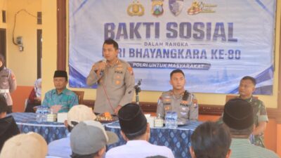 Hari Bhayangkara ke -80, Polres Probolinggo Salurkan Bantuan Alat Pertanian dan Droping 10 Ribu Liter Air Bersih di Banyuanyar