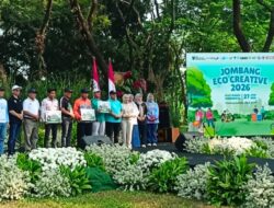 DLH Jombang Gelar JEC 2026, Bupati Berikan Hadiah Umrah Kepada Lima Pejuang Lingkungan