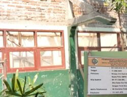 Rehabilitasi Ruang Kelas SMPN 2 Mojoanyar Senilai Rp221 Juta Sedang Dikerjakan, Pengawas Pastikan Proyek Berjalan Sesuai Harapan