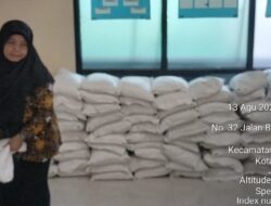Pembagian Bantuan Pangan Beras CPP di Kelurahan Jagalan Mojokerto, Warga Terima 3 Sak Masing-Masing Kemasan 10 Kilogram