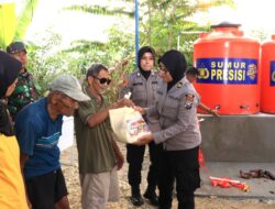 Atasi Kekeringan, Polres Ngawi Bangun Sumur Bor Presisi dan Bagikan Bansos di Kasreman